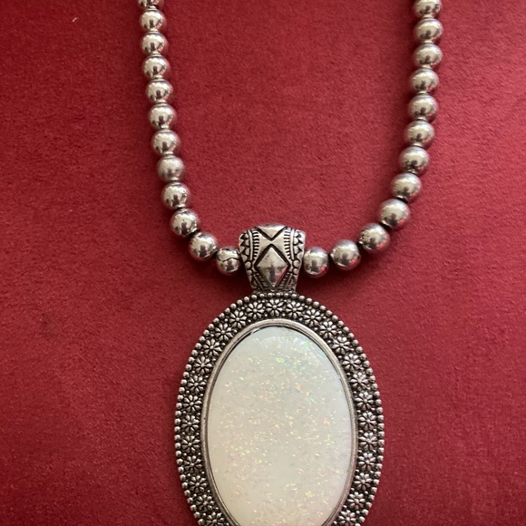 Pearl necklace and earrings set - Picture 4 of 7